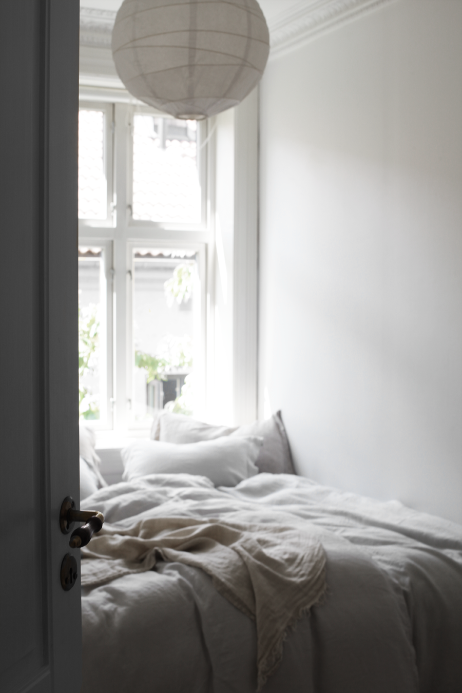 BRIGHT AND AIRY BEDROOM FOR SUMMER