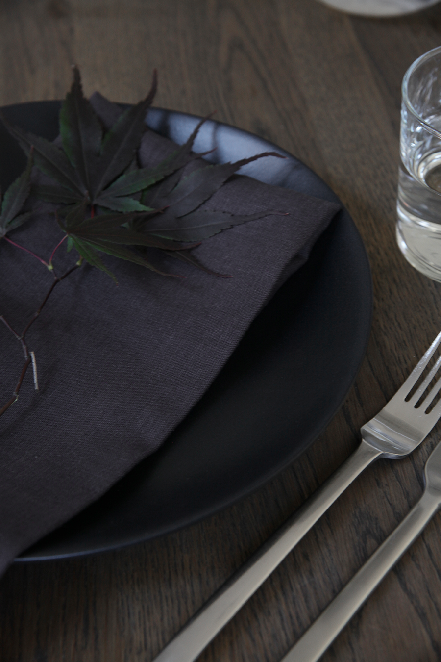 EASY AND ELEGANT TABLESETTING FOR HALLOWEEN