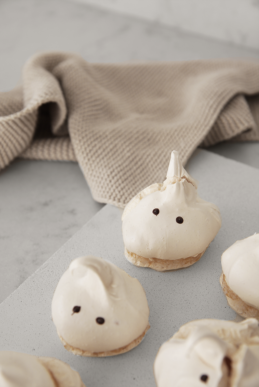 MERINGUE GHOSTS FOR HALLOWEEN