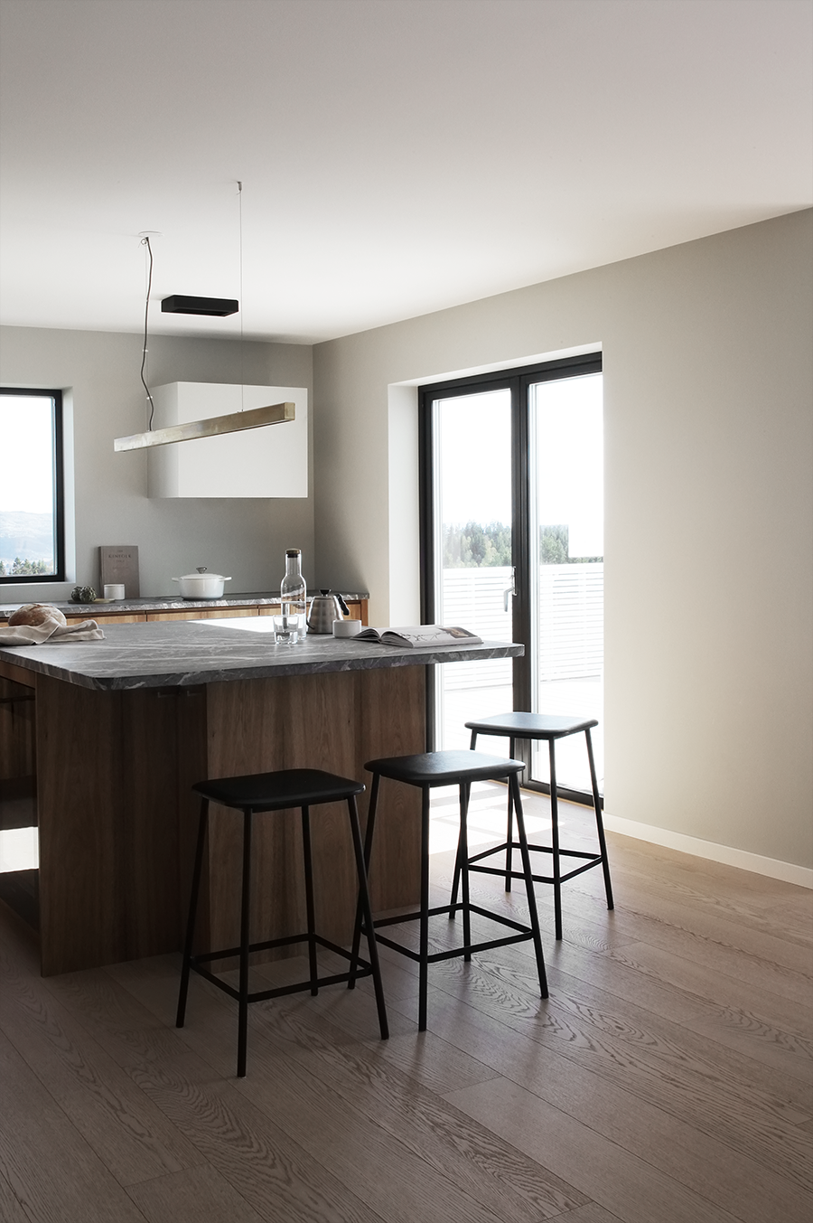 A MODERN FAMILY KITCHEN IN THE COUNTRYSIDE